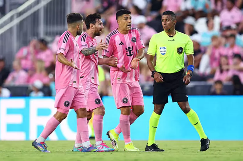 إنتر ميامي يتعرض للهزيمة مجددًا في الدوري الأمريكي رغم تألق ميسي المتواصل أمام الأهلي.